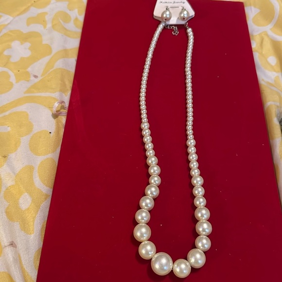 Jewelry - Pearl Necklace Set